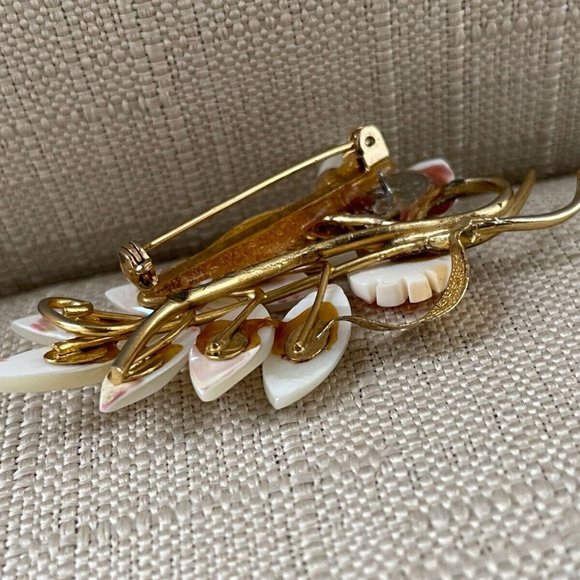 Vintage Pin White/Gold Tone Leaf Brooch Pin - Picture 9 of 10